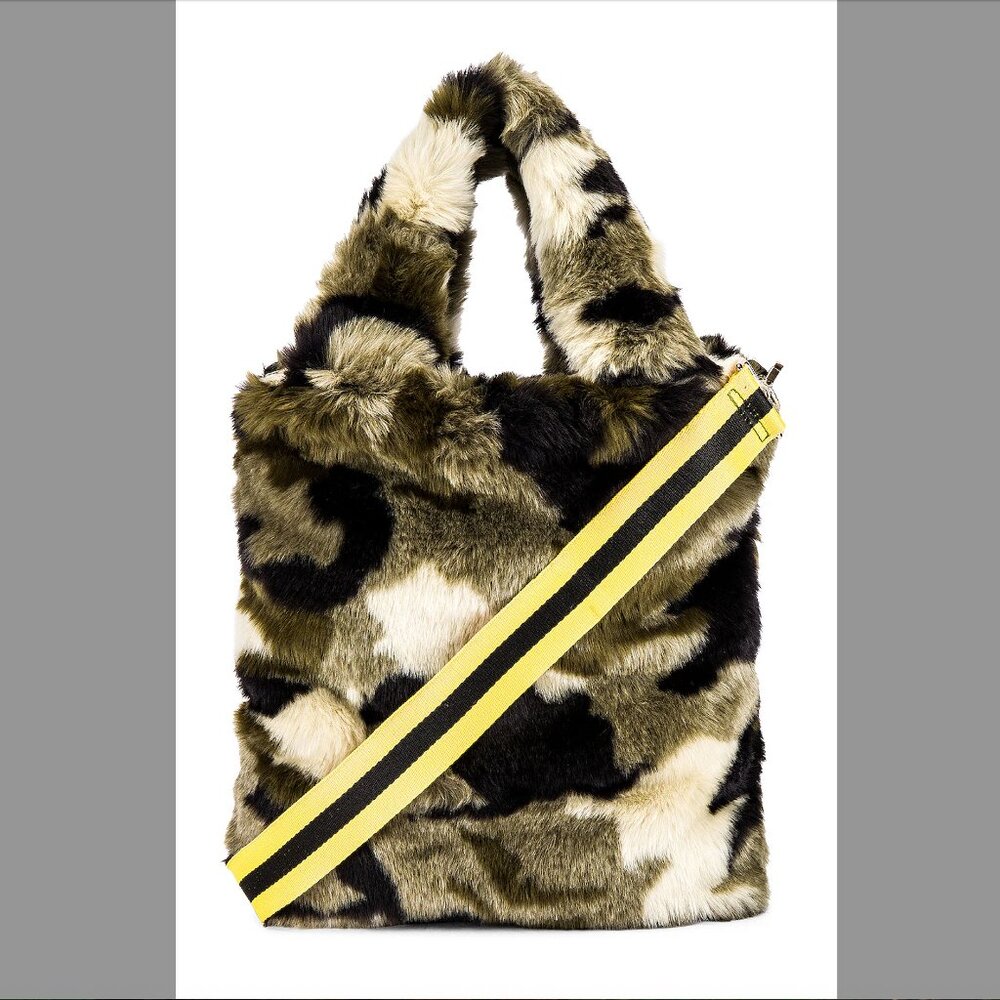 NWOT Pam & Gela faux fur camo bag